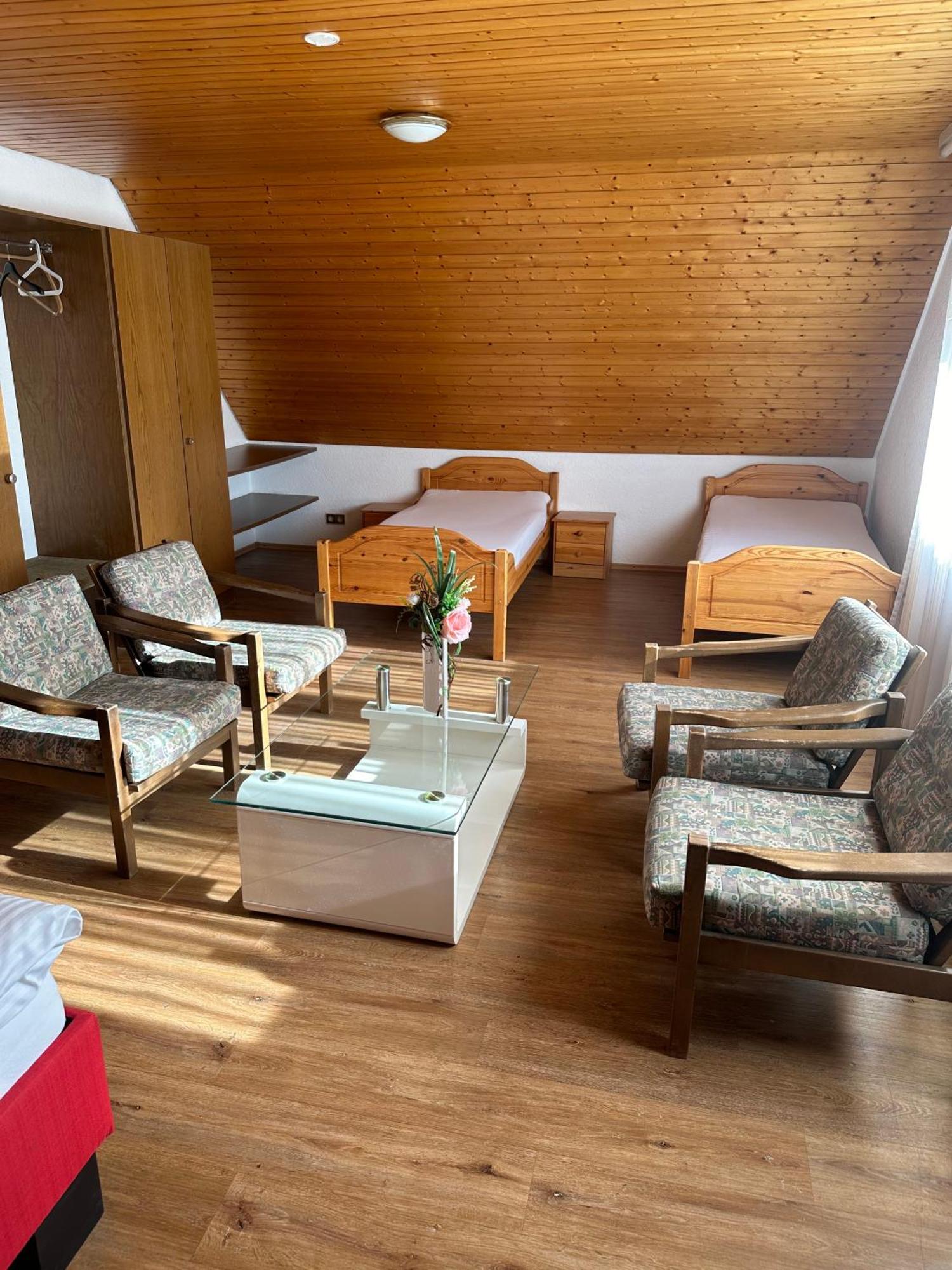 Pension Laas Ostfildern Exterior photo